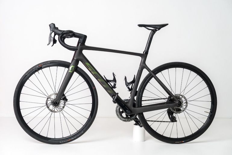Used Scott addict rc30 Scott Addict RC30 2024 Road & Gravel, Black — image 1 of 3