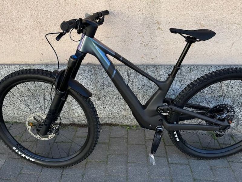 Used Scott Genius ST 910 TR 2025 2025 Mountainbike, Black, 29 — image 2 of 4