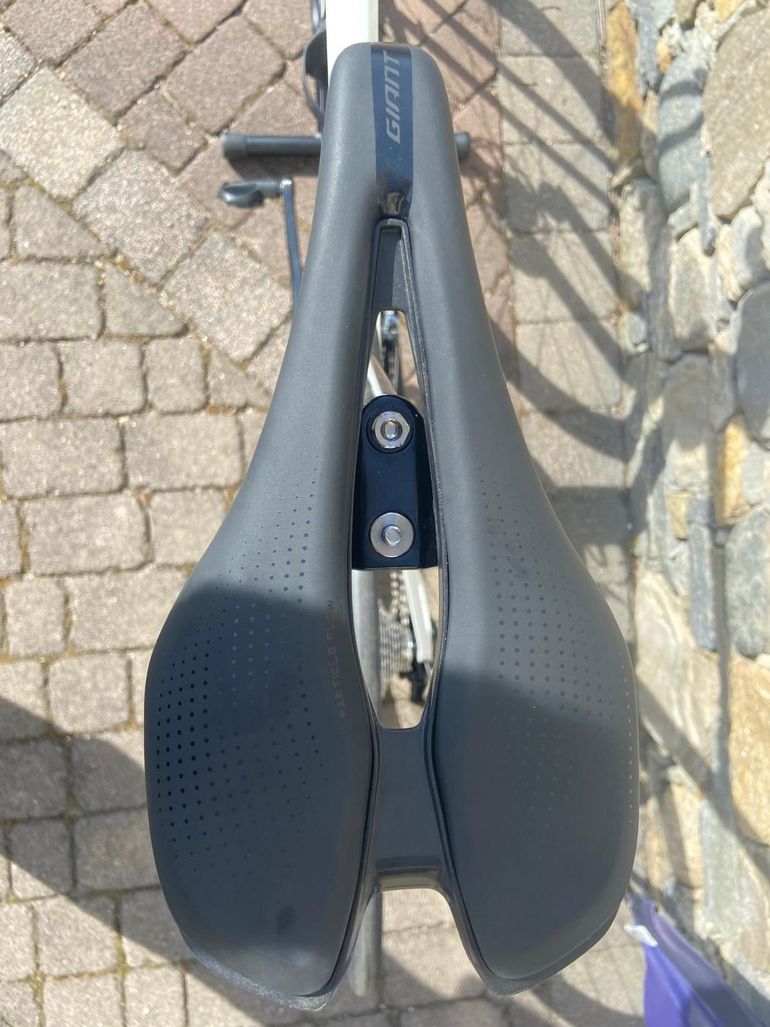 Used Giant Giant Propel Advanced 2 105 2027 2027 Road & Gravel — image 17 of 19