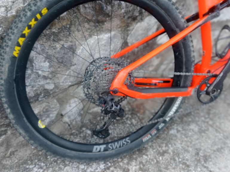 Used Orbea Oiz Shimano Deore XT 2019 Mountainbike, Orange, 29 — image 5 of 9
