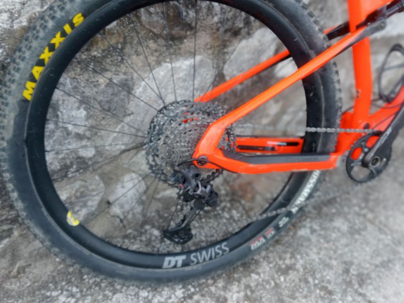 Used Orbea Oiz Shimano Deore XT 2019 Mountainbike, Orange, 29 — image 5 of 9