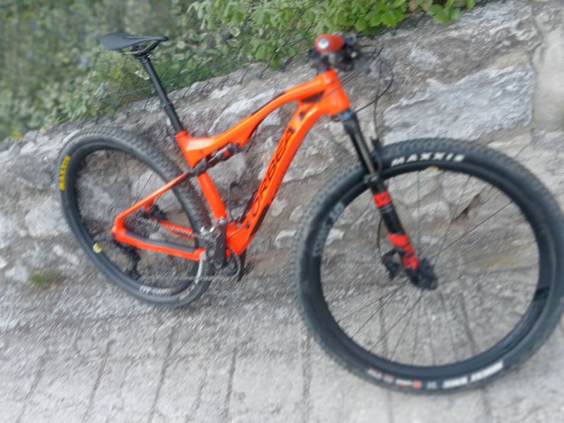 Used Orbea Oiz Shimano Deore XT 2019 Mountainbike, Orange, 29 — image 1 of 9