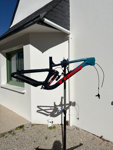 Used Trek Slash AL Gen 5 Frameset 2022 Frameset 2022 Mountainbike, Blue, 29 — image 1 of 8