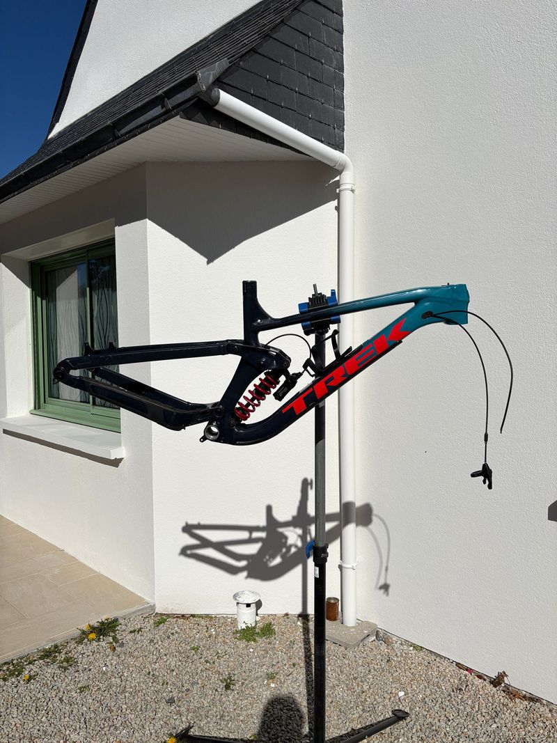 Used Trek Slash AL Gen 5 Frameset 2022 Frameset 2022 Mountainbike, Blue, 29 — image 1 of 8