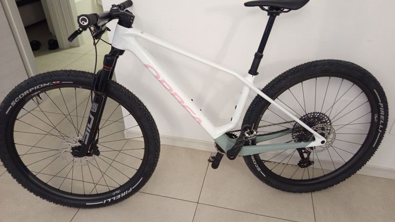 Used https://www.facebook.com/marketplace/item/1635206527523761/ Https://www.facebook.com/marketplace/item/1635206527523761/ Custom SRAM XX1 Eagle 2026 Mountainbike, White — image 1 of 3