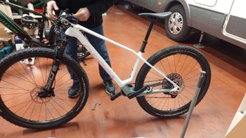 Used https://www.facebook.com/marketplace/item/1635206527523761/ Https://www.facebook.com/marketplace/item/1635206527523761/ Custom SRAM XX1 Eagle 2026 Mountainbike, White — image 3 of 3