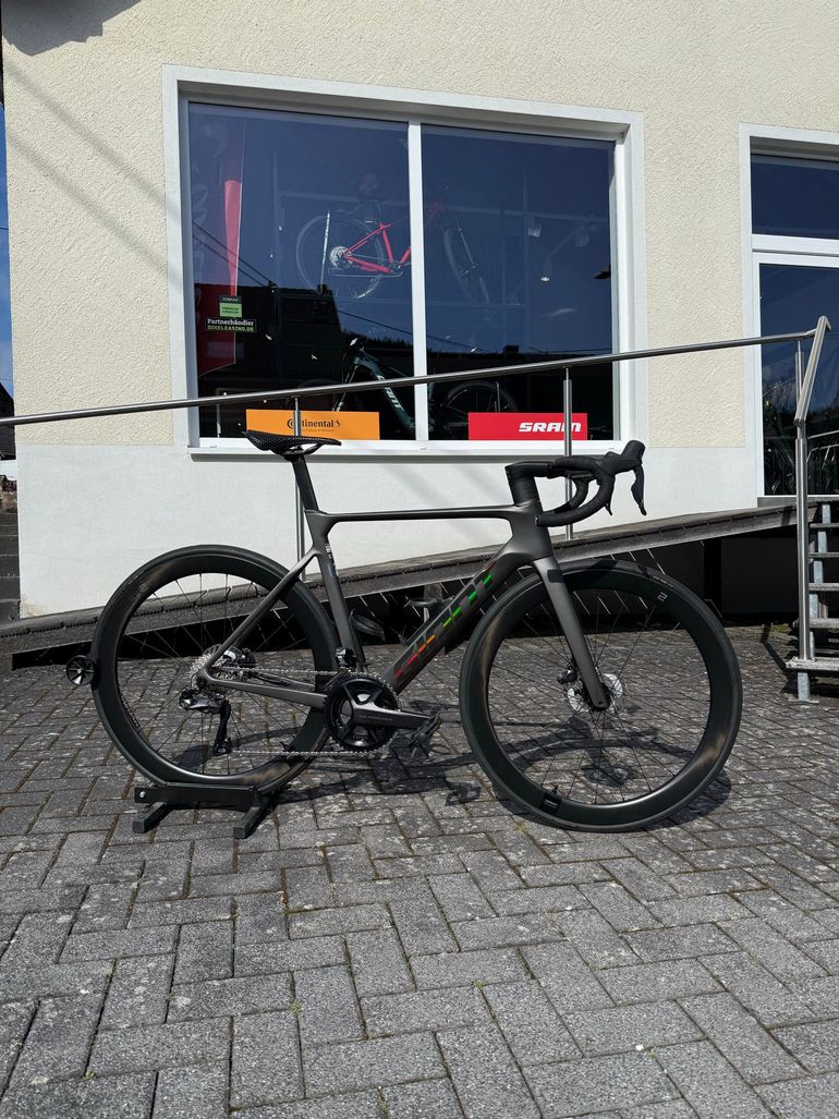 Used Giant Propel Shimano Ultegra Di2 2025 Road & Gravel, Black — image 1 of 10