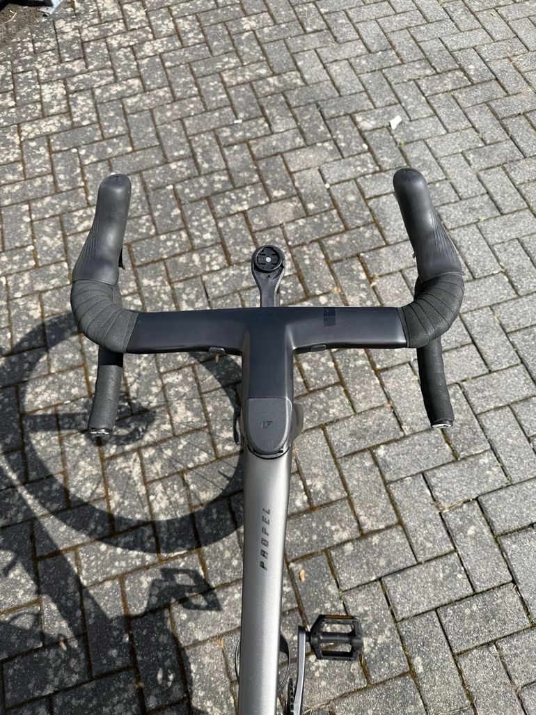 Used Giant Propel Shimano Ultegra Di2 2025 Road & Gravel, Black — image 7 of 10