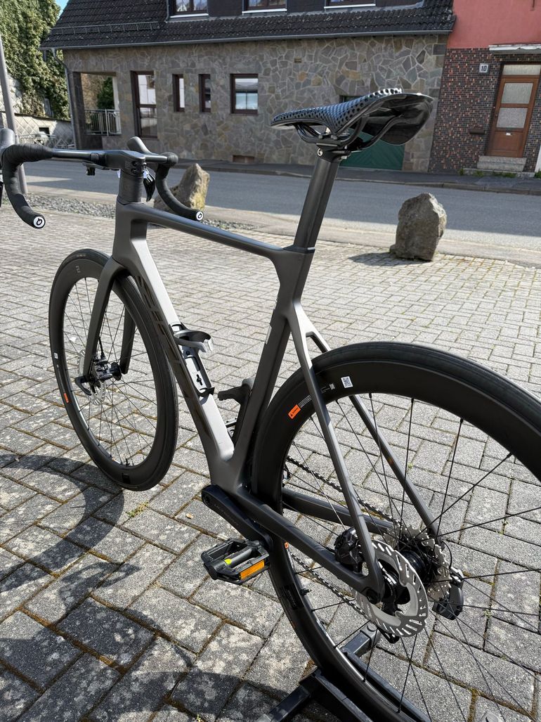 Used Giant Propel Shimano Ultegra Di2 2025 Road & Gravel, Black — image 4 of 10