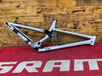 Used RAAW Madonna V2.2 Frame Kit 2023 Frameset 2023 MTB