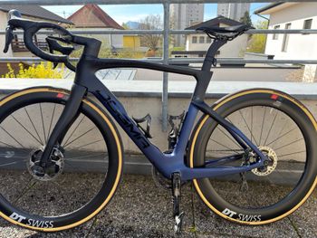 Used Pinarello DOGMA F DURA ACE Di2 Disc 2023 2023 Road & Gravel, Blue — image 2 of 5