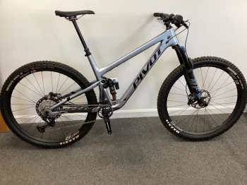 Used Pivot Pivot Trail 429 2023 Mountainbike, Light Gray — image 1 of 11