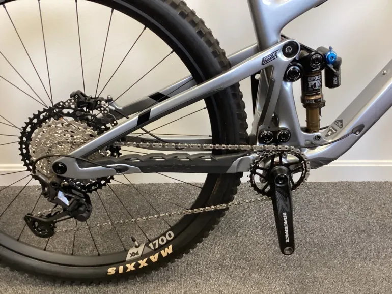 Used Pivot Pivot Trail 429 2023 Mountainbike, Light Gray — image 10 of 11