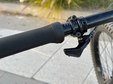 Used Mondraker RAZE 2023 2023 Mountainbike, Black, 29 — image 7 of 21
