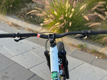 Used Mondraker RAZE 2023 2023 Mountainbike, Black, 29 — image 15 of 21