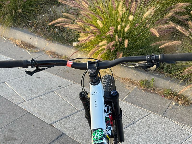 Used Mondraker RAZE 2023 2023 Mountainbike, Black, 29 — image 15 of 21
