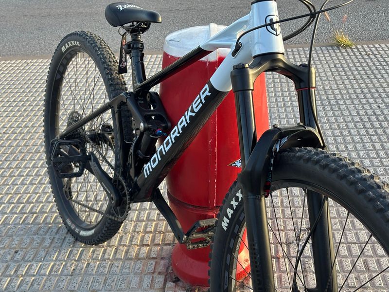 Used Mondraker RAZE 2023 2023 Mountainbike, Black, 29 — image 18 of 21