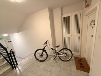 Used Commencal META SX Shimano SLX 2025 Mountainbike, White — image 2 of 10