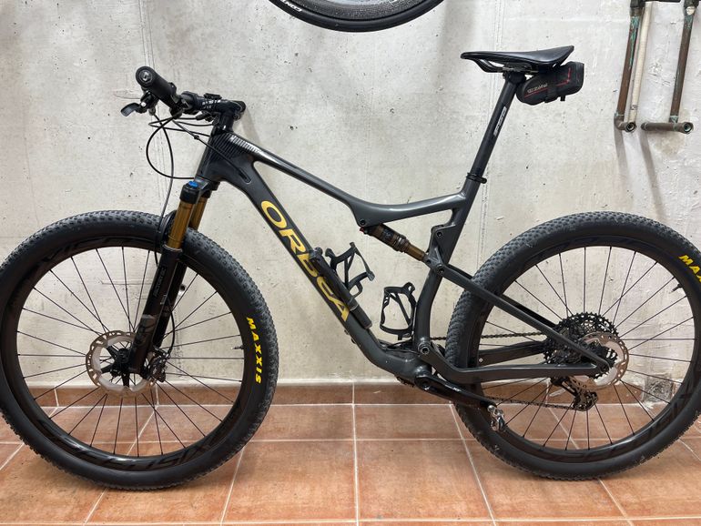 Used Orbea Oiz Shimano Deore XT 2019 Mountainbike, Black — image 1 of 3