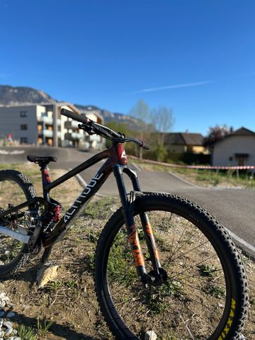 Used ALTITUDE Custom SRAM GX Eagle 2025 Mountainbike, Black — image 3 of 7