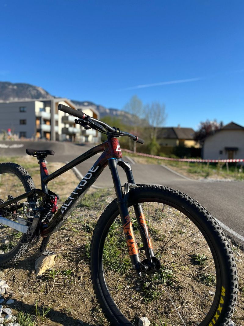Used ALTITUDE Custom SRAM GX Eagle 2025 Mountainbike, Black — image 3 of 7