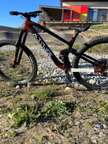 Used ALTITUDE Custom SRAM GX Eagle 2025 MTB