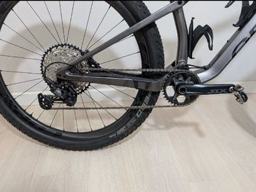 Orbea OIZ M30 2022 2022 Mountainbike usato, Grigio chiaro — immagine 3 di 4