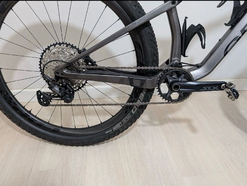 Orbea OIZ M30 2022 2022 Mountainbike usato, Grigio chiaro — immagine 3 di 4