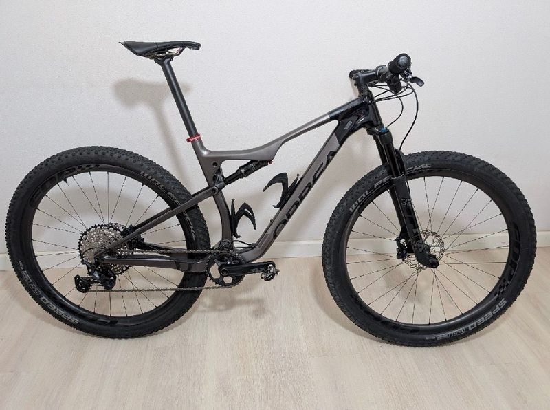 Orbea OIZ M30 2022 2022 Mountainbike usato, Grigio chiaro — immagine 1 di 4