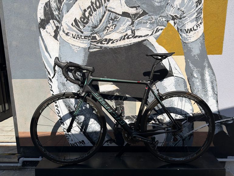 Used Bianchi Specialissima Super Record EPS 2017 2017 Road & Gravel, Black — image 4 of 9