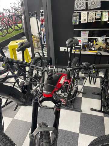 Brugt Fantic XEF 1.9 Carbon Team 2025 2025 Mountainbike — billede 5 af 5