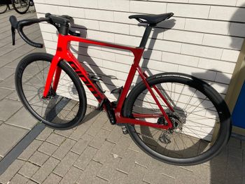 Used Giant Propel Advanced 2 2024 2024 Road & Gravel, Red — image 12 of 13