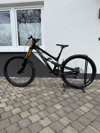 Pivot, PHOENIX 29 Pro Saint w/ Carbon Wheels 2022
