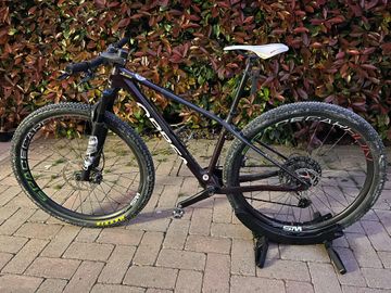 Used Orbea Alma Shimano Deore XT 2024 Mountainbike, Red, 29 — image 4 of 5