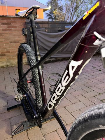 Used Orbea Alma Shimano Deore XT 2024 Mountainbike, Red, 29 — image 3 of 5