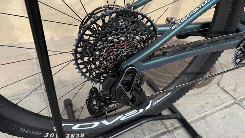 Used Specialized Epic 8 Pro 2025 2025 Mountainbike, Blue, 29 — image 25 of 38