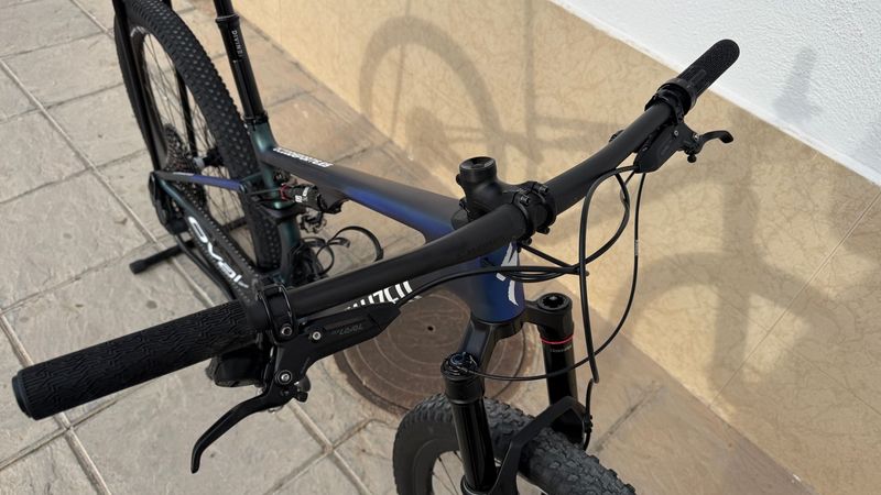 Used Specialized Epic 8 Pro 2025 2025 Mountainbike, Blue, 29 — image 5 of 38