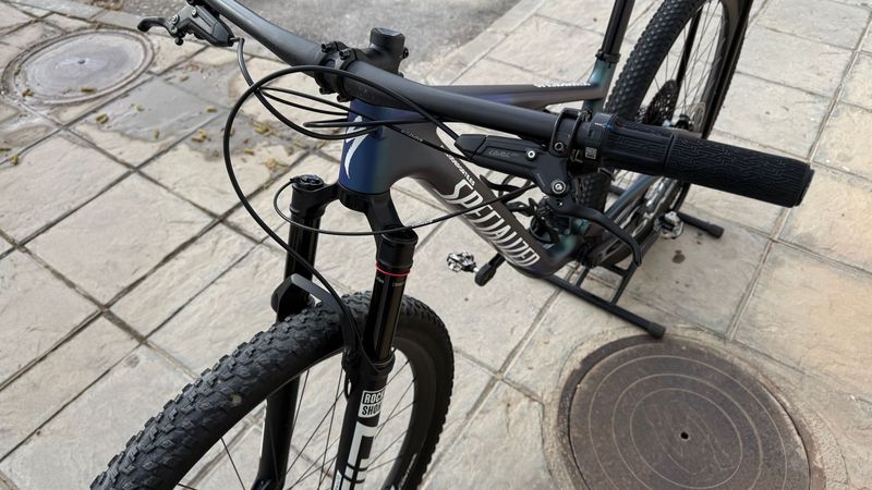 Used Specialized Epic 8 Pro 2025 2025 Mountainbike, Blue, 29 — image 32 of 38