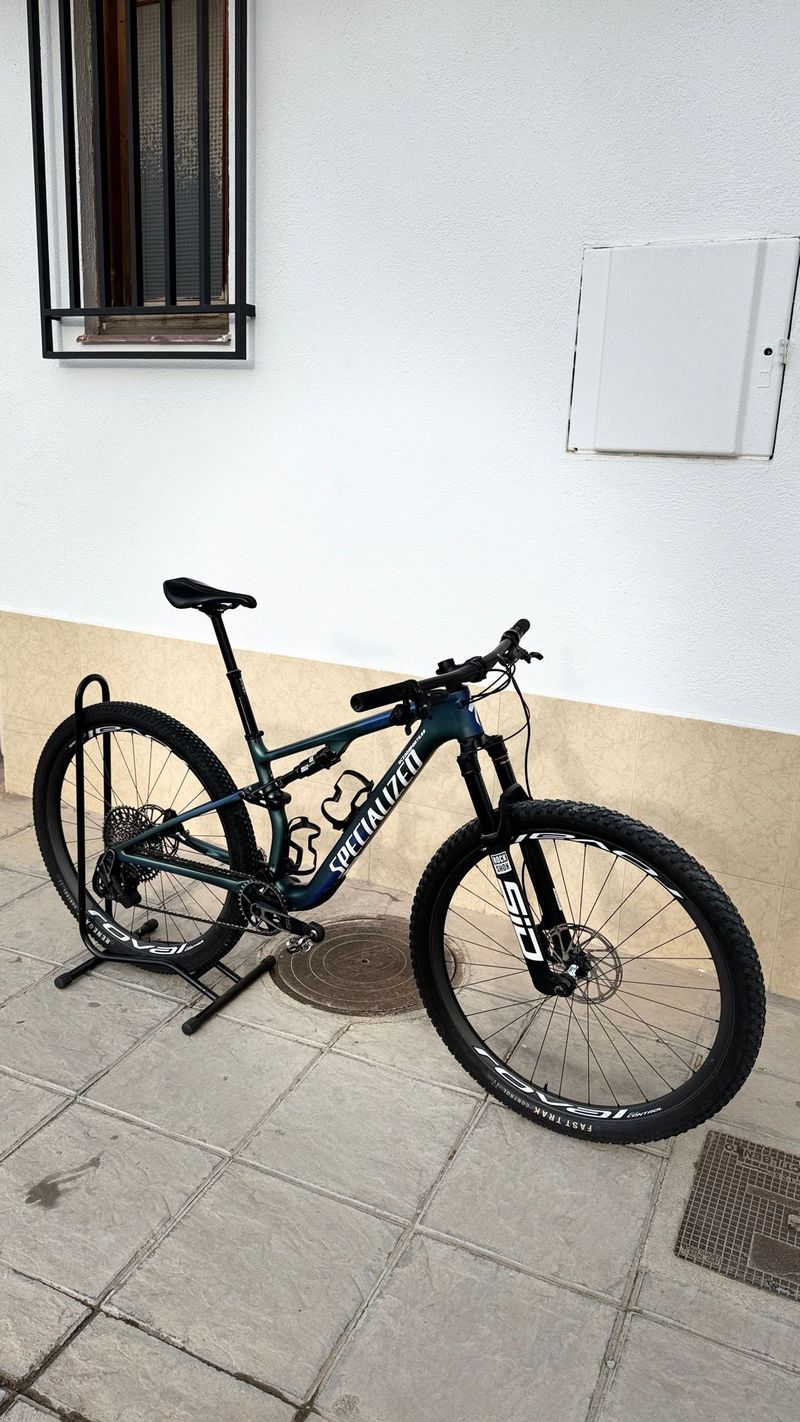 Used Specialized Epic 8 Pro 2025 2025 Mountainbike, Blue, 29 — image 2 of 38