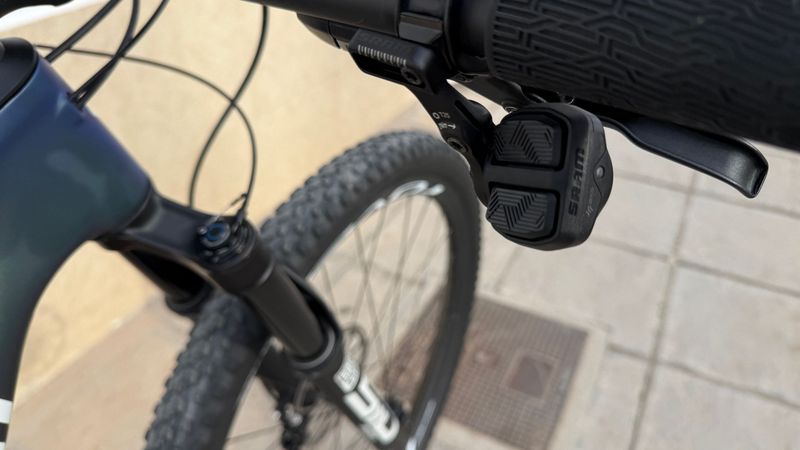 Used Specialized Epic 8 Pro 2025 2025 Mountainbike, Blue, 29 — image 18 of 38