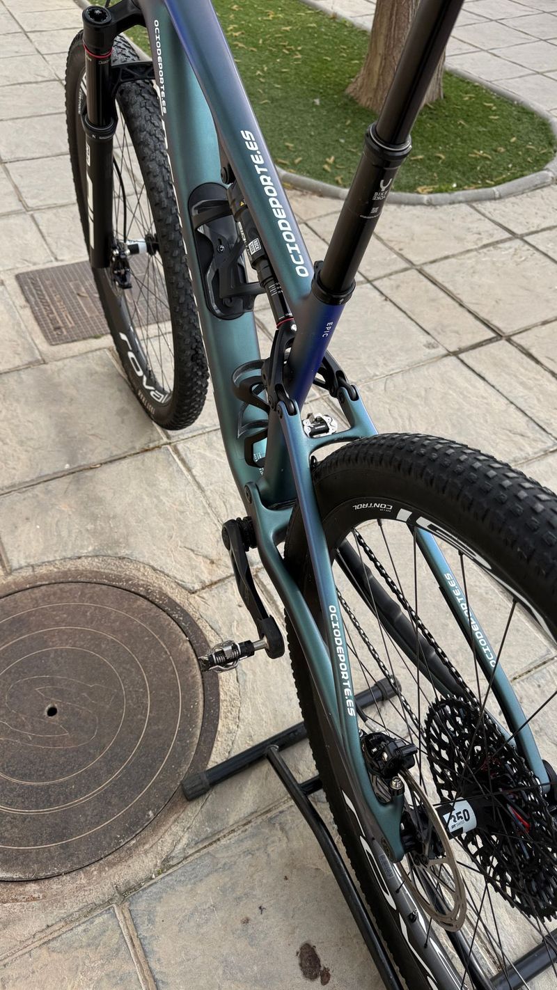 Used Specialized Epic 8 Pro 2025 2025 Mountainbike, Blue, 29 — image 24 of 38