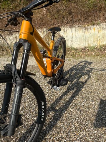 Tweedehands Canyon Torque 27.5 CF 7 2023 2023 Mountainbike — afbeelding 2 van 5