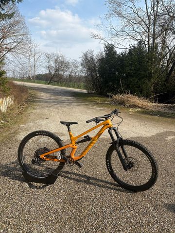 Tweedehands Canyon Torque 27.5 CF 7 2023 2023 Mountainbike — afbeelding 1 van 5