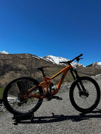 Used Giant Reign 1 2019 2019 Mountainbike — image 1 of 8