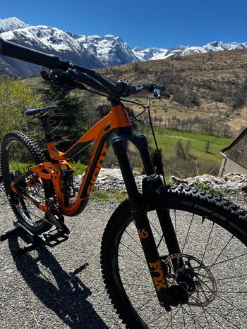 Used Giant Reign 1 2019 2019 Mountainbike — image 4 of 8