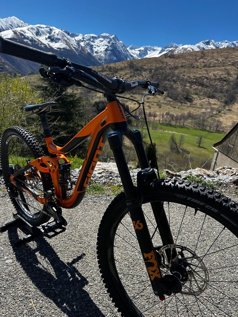Used Giant Reign 1 2019 2019 Mountainbike — image 4 of 8