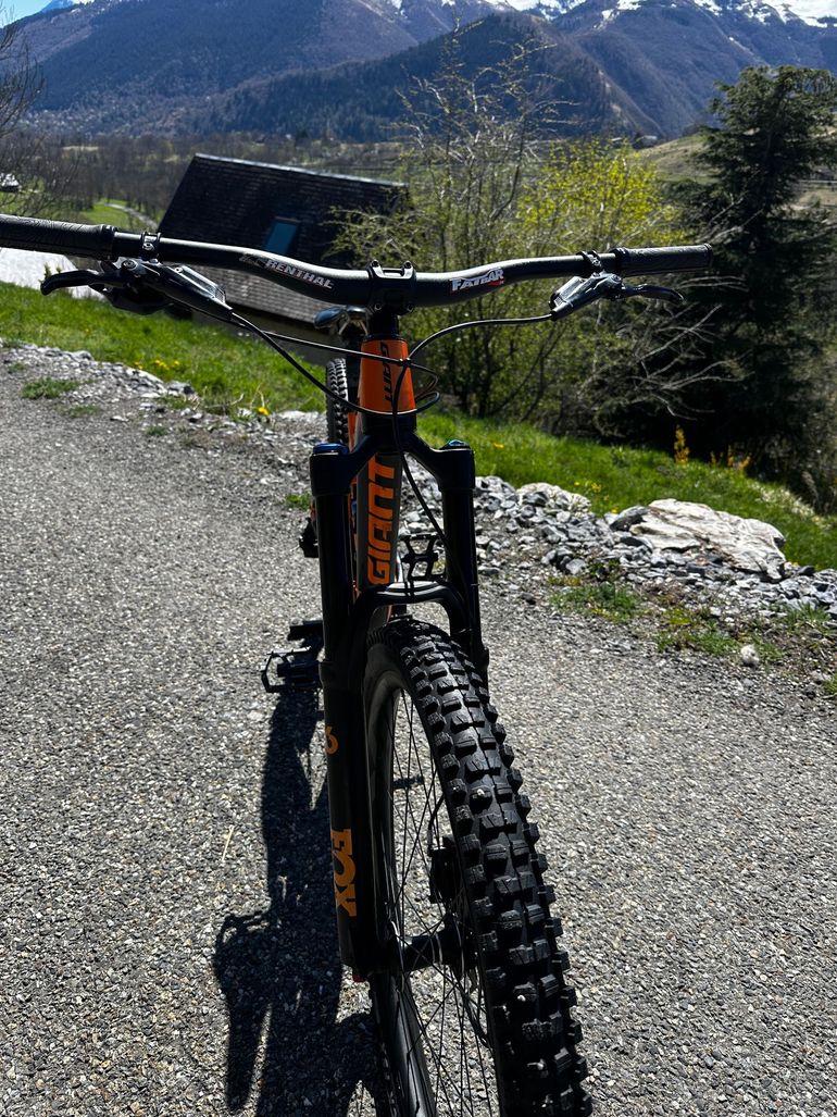 Used Giant Reign 1 2019 2019 Mountainbike — image 5 of 8