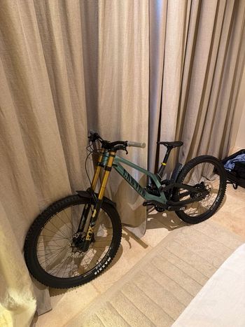 Used Canyon Sender CFR Mullet 2024 2024 Mountainbike, Green, Mixed — image 14 of 22