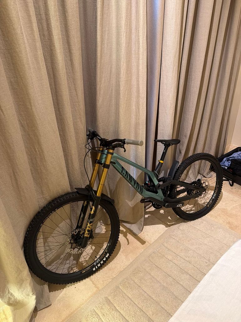 Used Canyon Sender CFR Mullet 2024 2024 Mountainbike, Green, Mixed — image 14 of 22