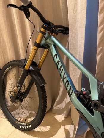 Used Canyon Sender CFR Mullet 2024 2024 Mountainbike, Green, Mixed — image 7 of 22